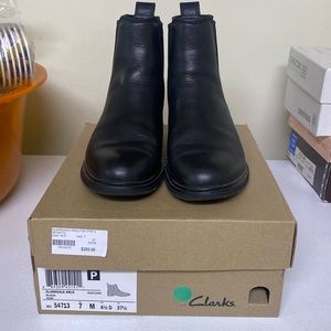 Clarkdale Arlo. Women’s Leather Ankle Boots. Size US7.  Black.